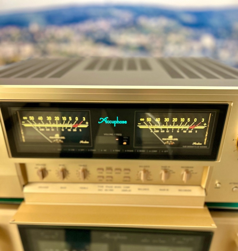 Accuphase E-4000 in Stuttgart - jetzt Probe hören!