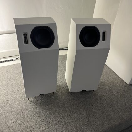 Neat Acoustics - IOTA Alpha - weiß - mit Blenden - Vorführpaar