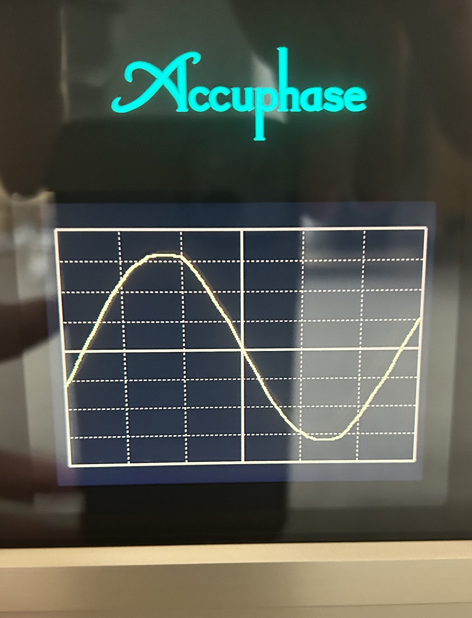 Rückseite des Accuphase PS-1250 Clean Power Supply in Stuttgart - Vorher